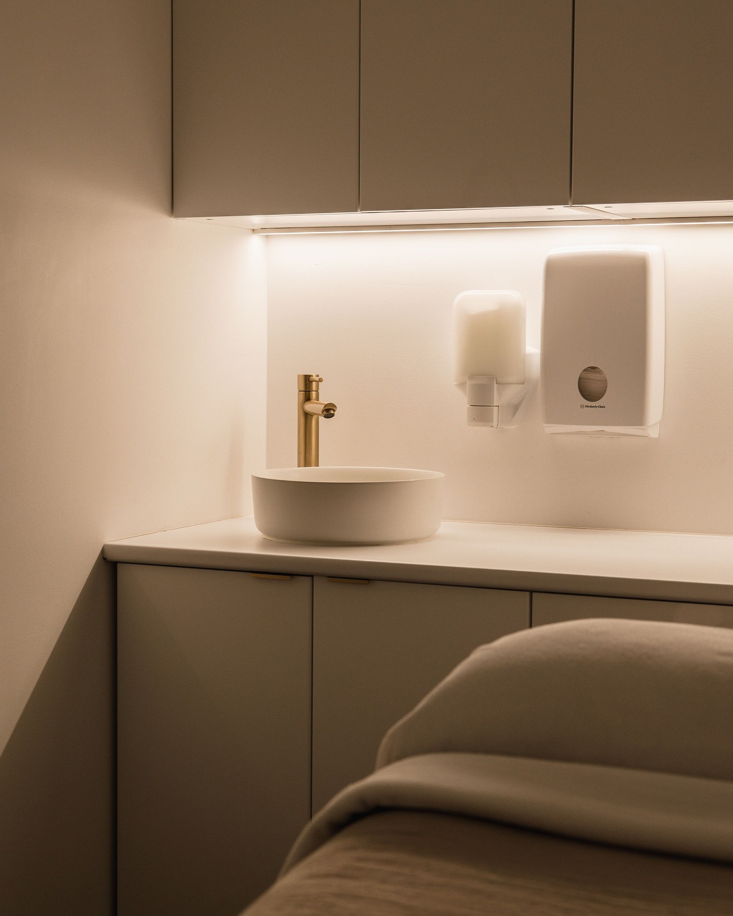 Treatment room basin and clean workstation at a Burleigh Waters cosmetic clinic